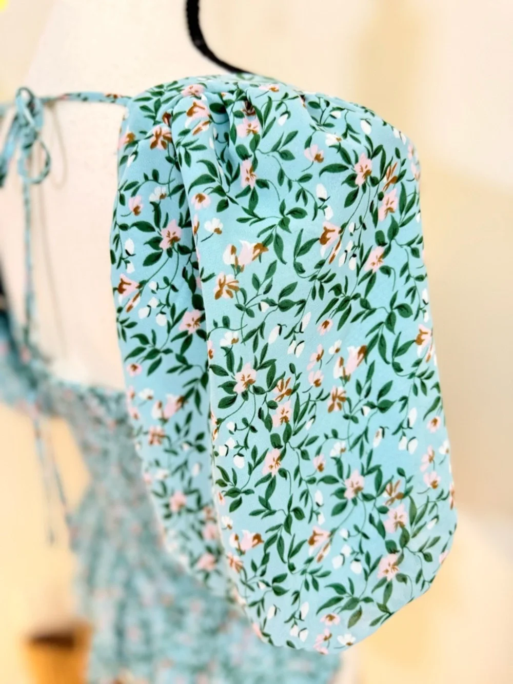 🌾‎ ASTR Blue Floral Puff Sleeve Peplum Blouse